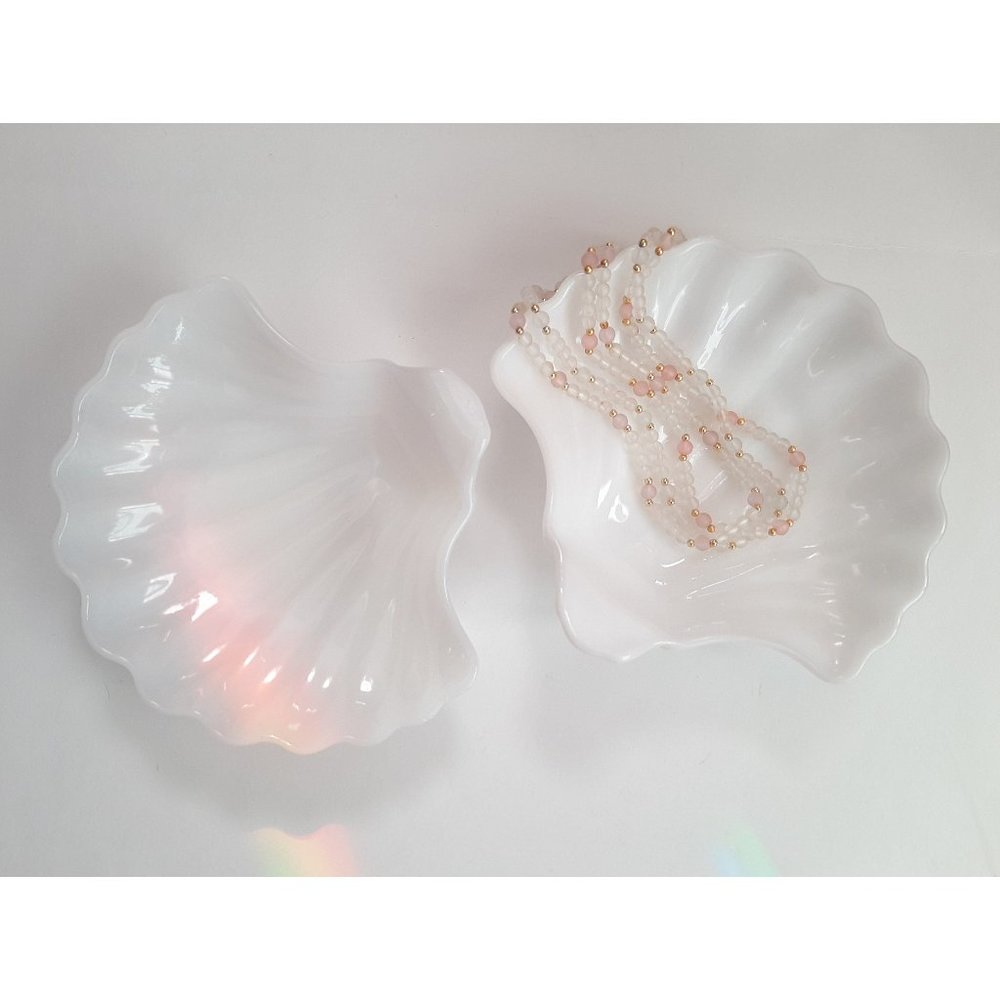 Vtg Minimal White Shell Shaped Trinket Jewelry or Serving Dish Set of 2